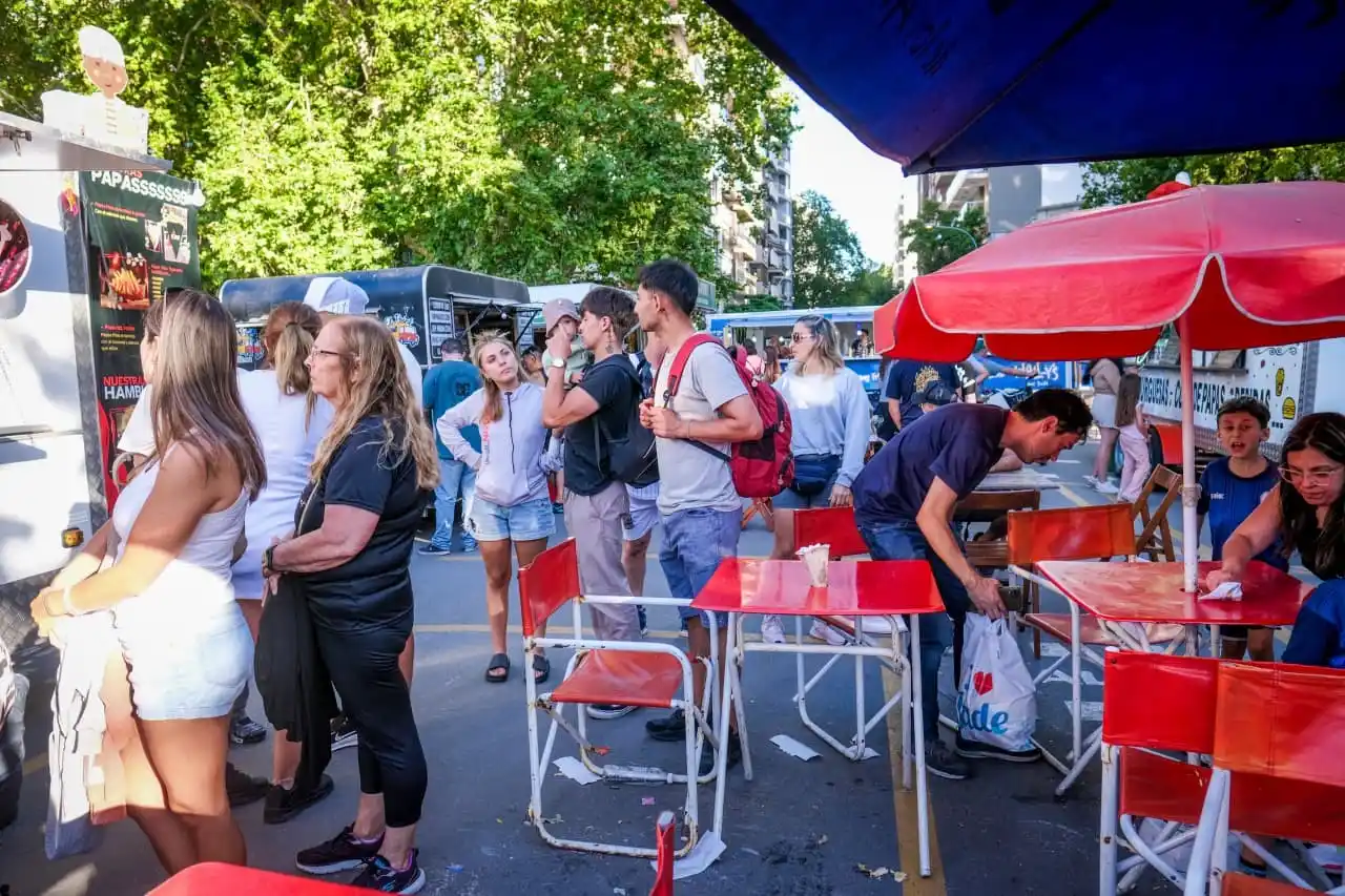 Durante las jornadas, el público pudo disfrutar de una amplia propuesta gastronómica ofrecida por los foodtrucks.