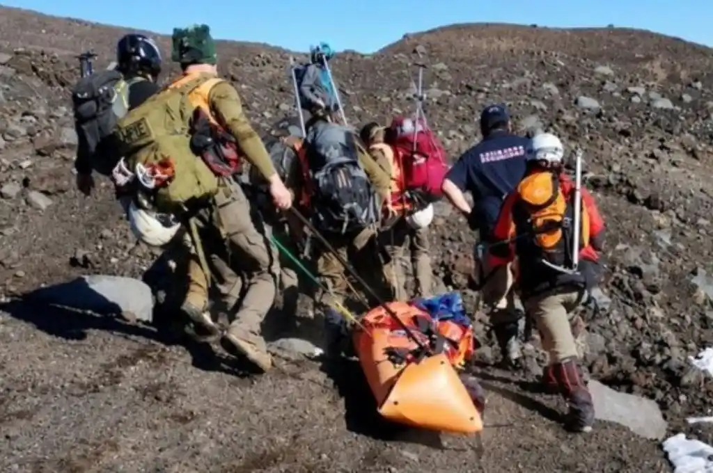 Excursionista muerta tras caer del volcán Llaima