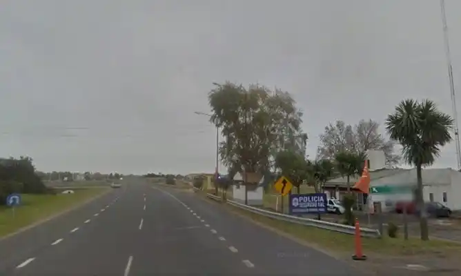 Una joven hizo dedo en la ruta, subió a un camión y el chofer la violó