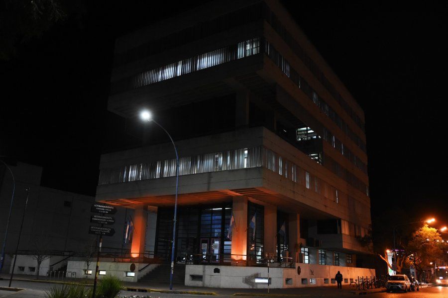 La Municipalidad se iluminó de anaranjado para concientizar sobre el TDAH