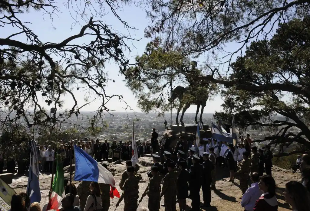 Por las desfavorables condiciones climáticas, se suspendió el acto en la cima del Parque