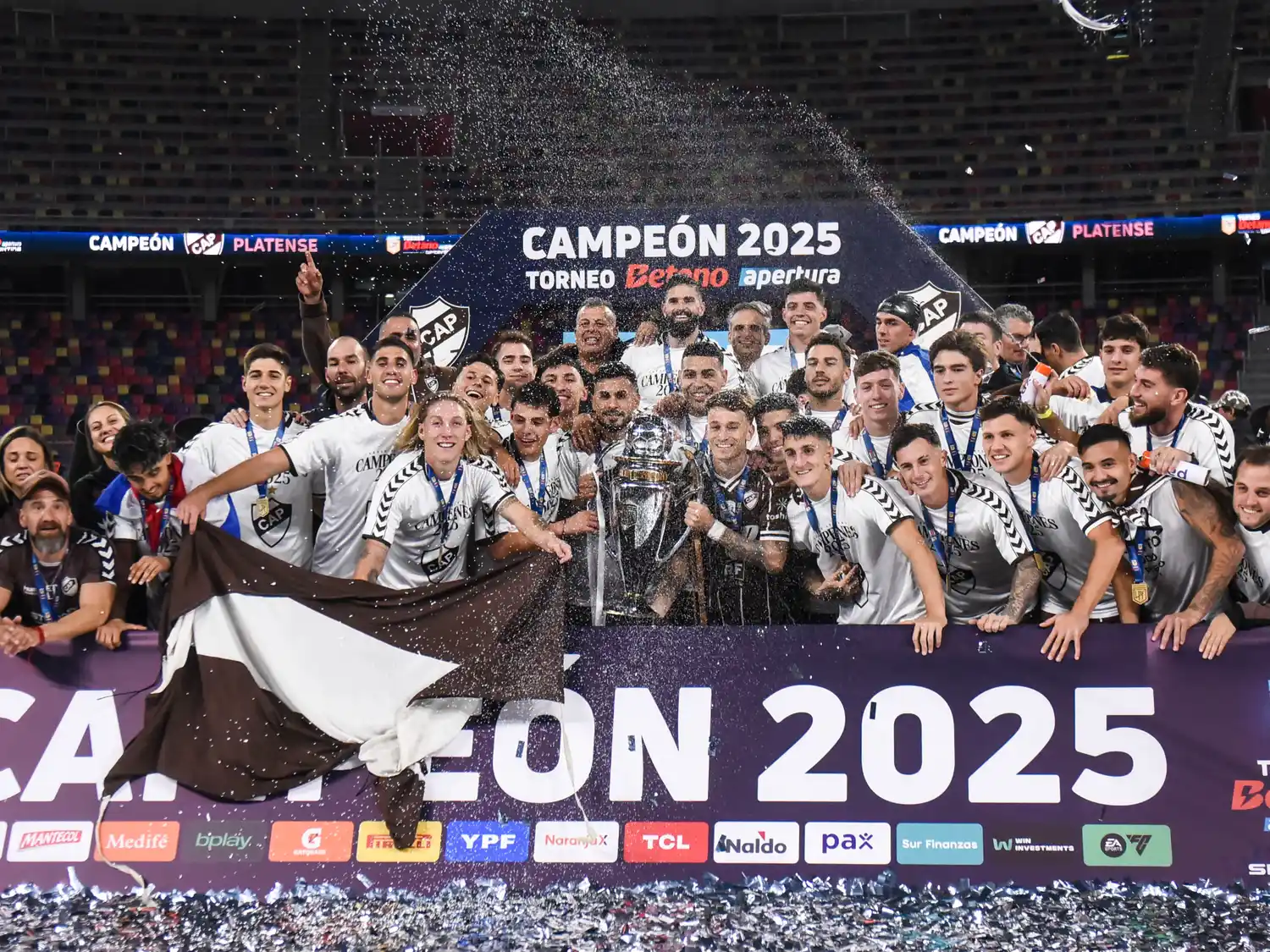 El festejo del plantel “Calamar” en Santiago del Estero.