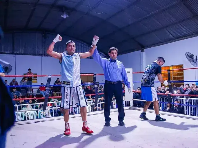 Velada boxística en el club Estudiantes con el combate de Nico Blanco.