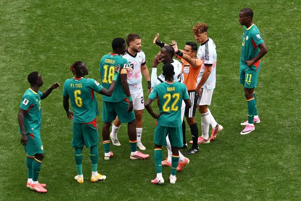 El hondureño Saíd Martínez marcó penal para Bélgica tras revisar la jugada en el Var.