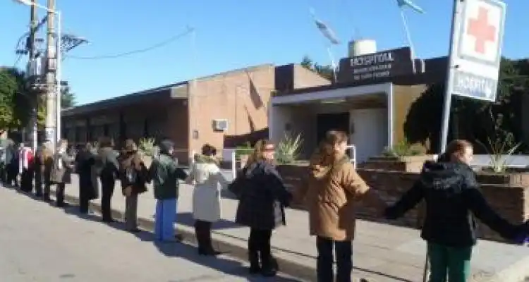Abrazo simbólico a favor de la salud pública