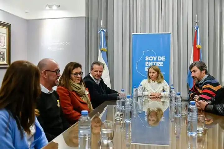 Los padres que impulsaron la Ley Felipe se interiorizaron sobre la implementación de la norma