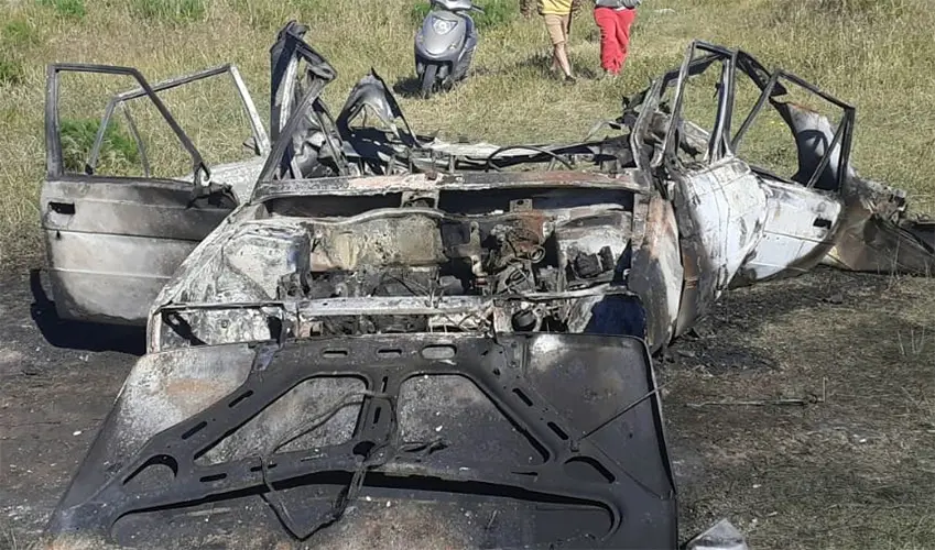 Buscan al autor del robo de un auto que fue incendiado