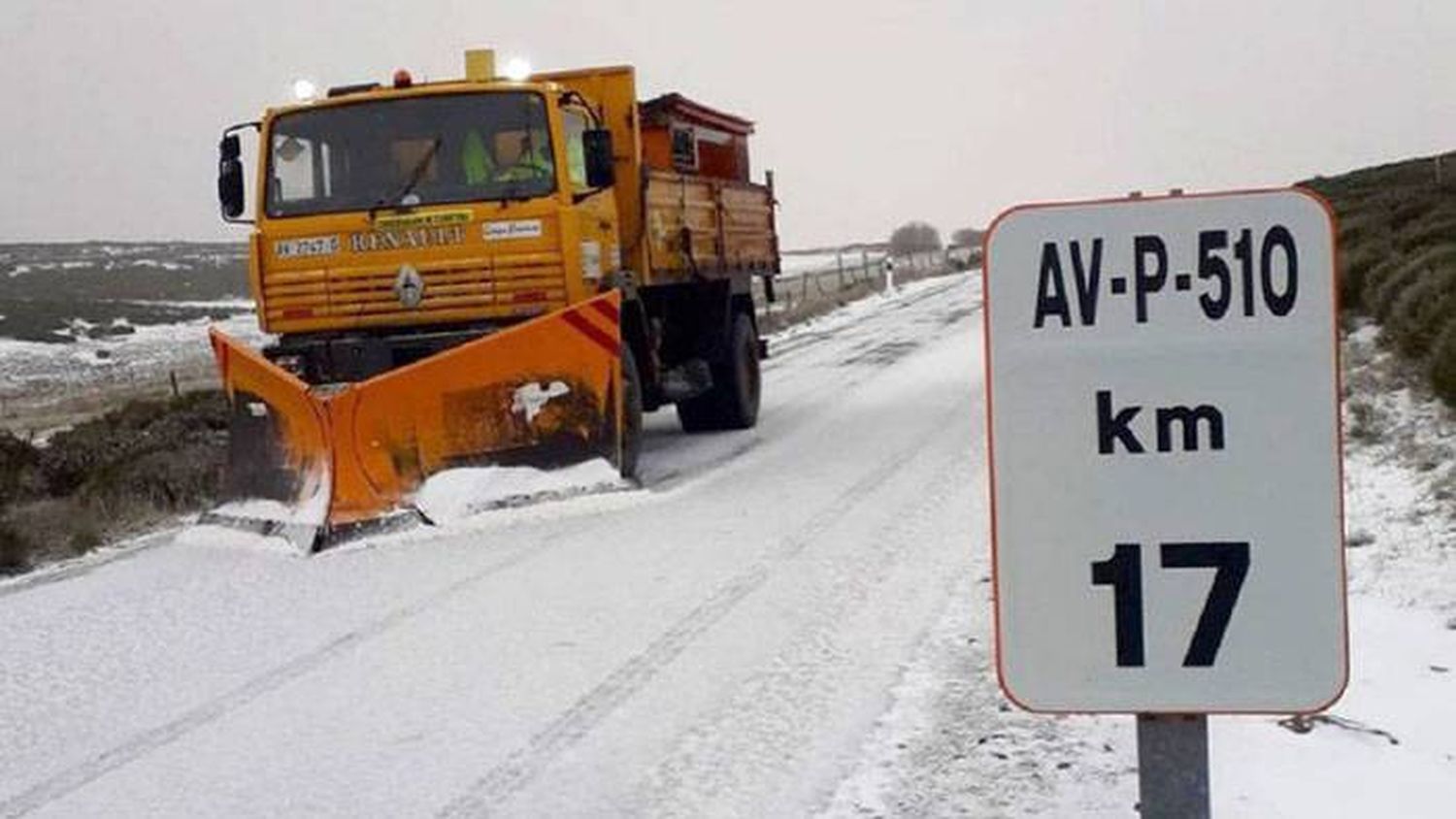 España: buscan quitar la nieve de las principales avenidas y rutas antes de la ola de frío