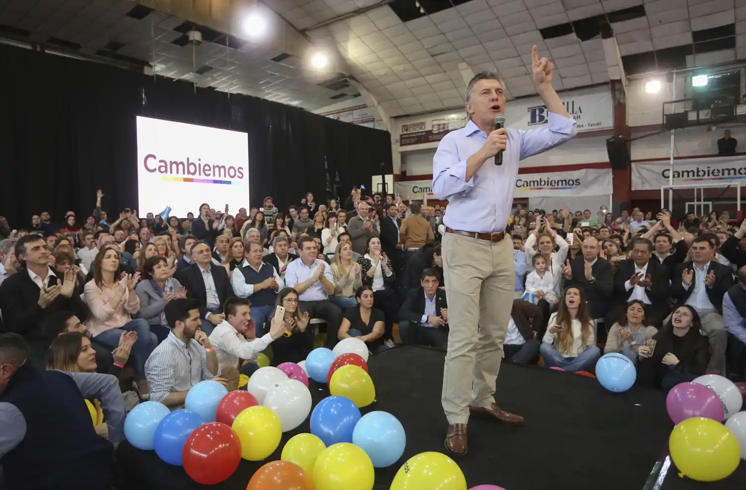 Macri de campaña en Tandil llamó a "volver a derrotar al miedo"