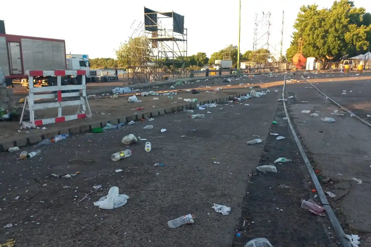 Así quedó el Paseo del Puerto tras la multitud en la Fiesta del Pescado y el Vino