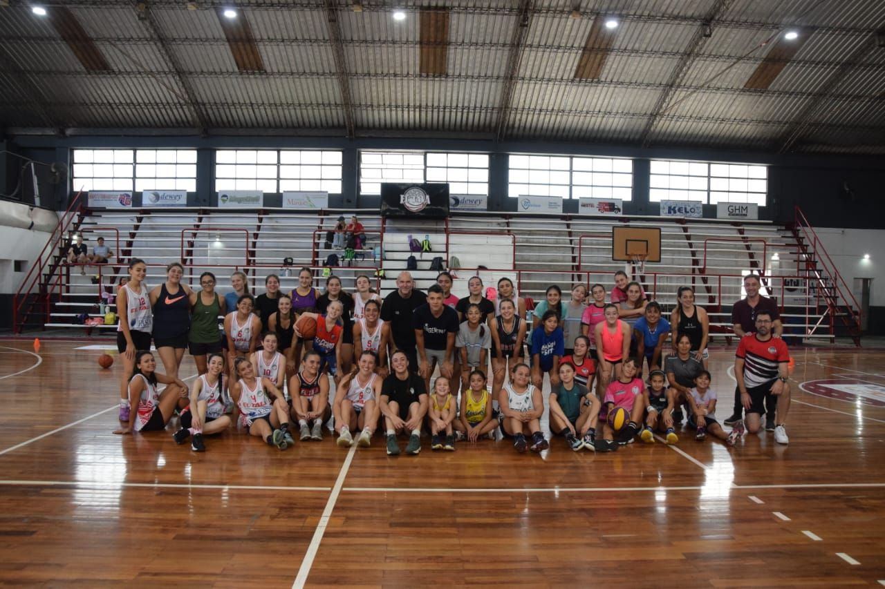 Más de 50 chicas de San Francisco y la región participaron del campus de entrenamiento.