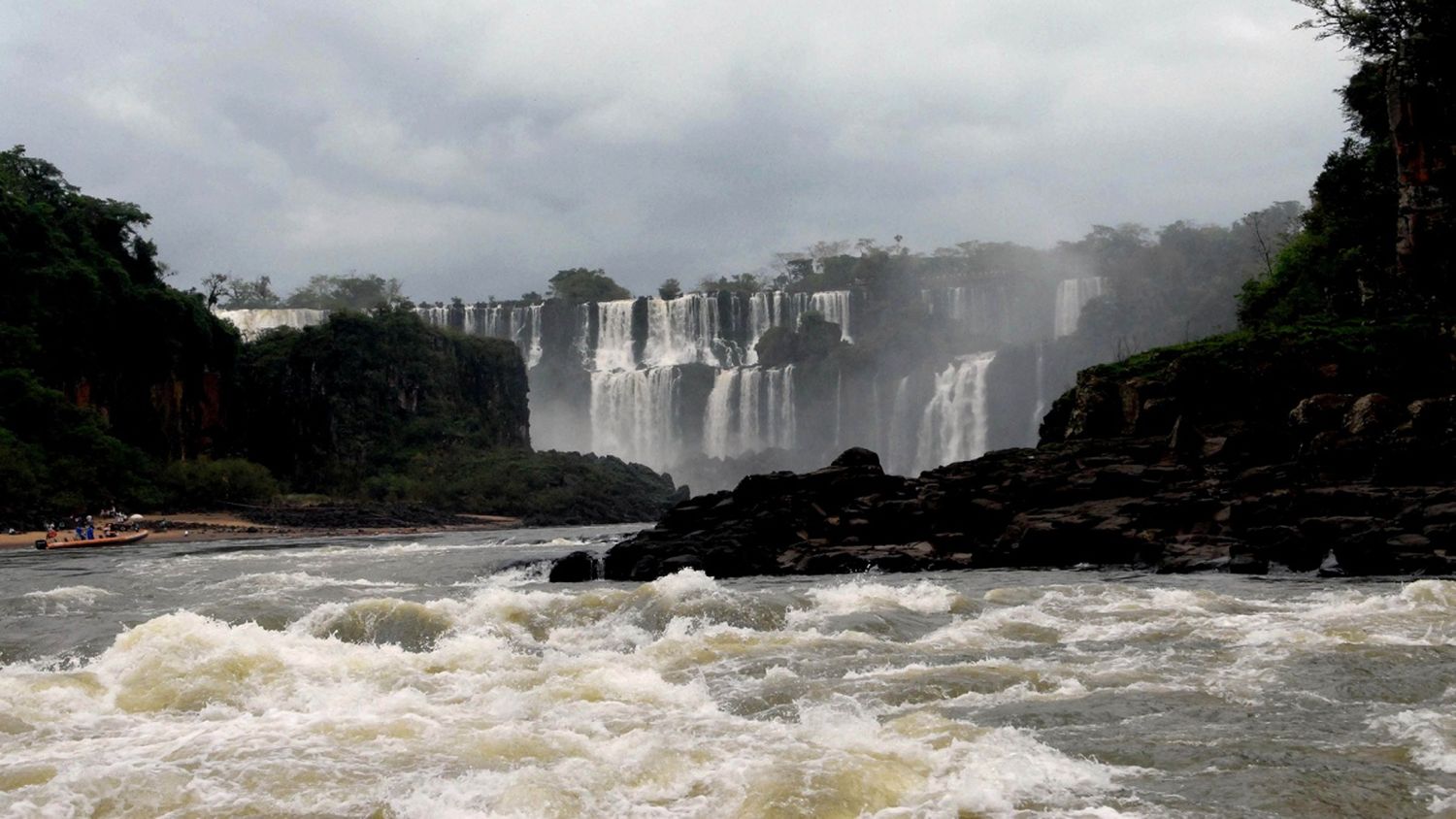 Las Cataratas del Iguazú recibieron al turista un millón de este año