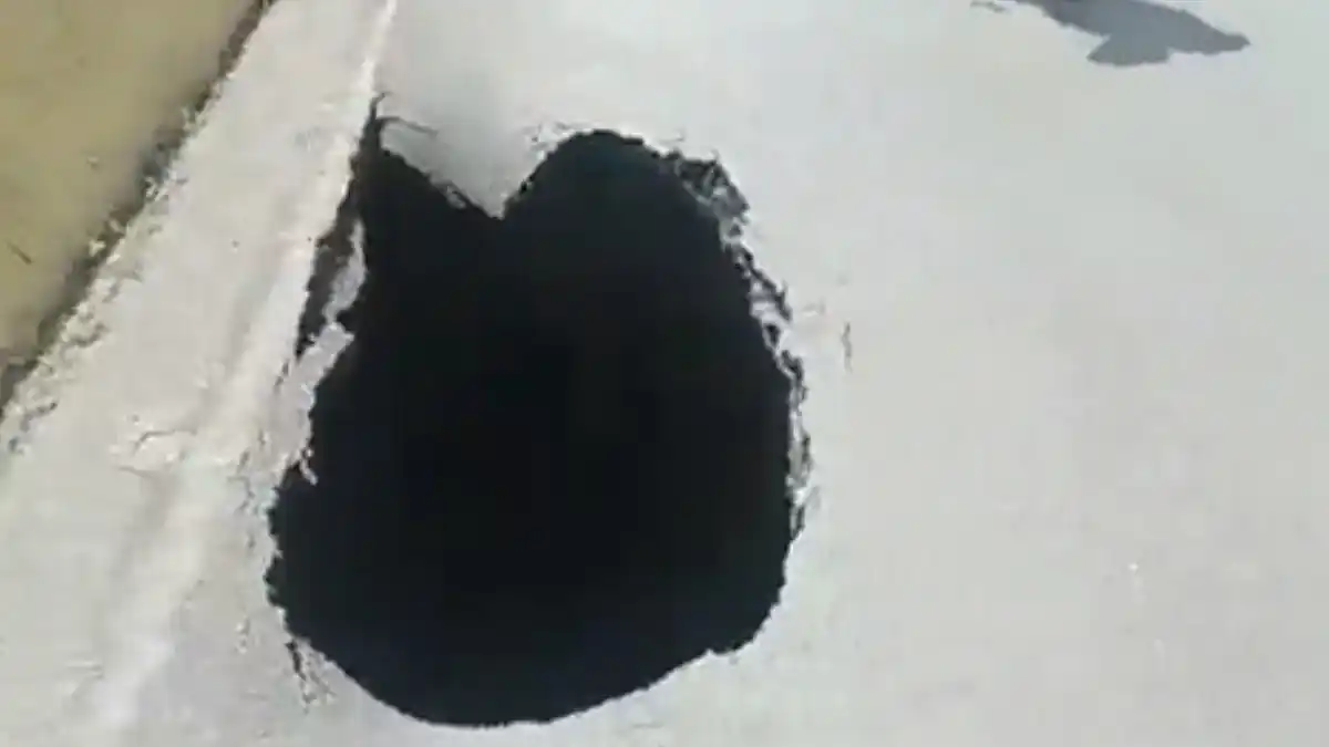 ¡ALGO RECURRENTE! ALERTA con hueco en el canal rápido de la Autopista Regional del Centro