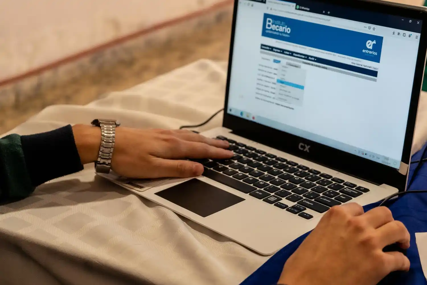 Inicia el cronograma de pago de becas provinciales a estudiantes secundarios, terciarios y universitarios