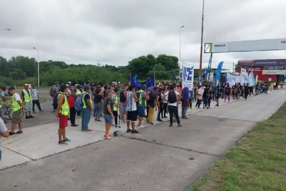 Movimientos Sociales cortan el ingreso al Túnel en reclamo por emergencia alimentaria y actualización salarial