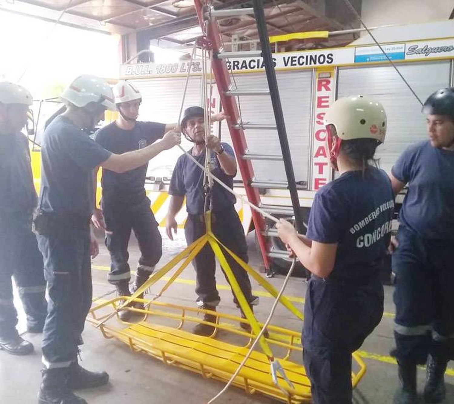 Bomberos  Voluntarios se  capacitaron en  rescates de forma  vertical