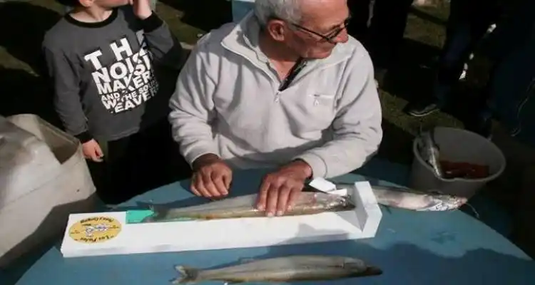 Pescadores deportivos donaron dinero a una niña que debe ser operada en Estados Unidos