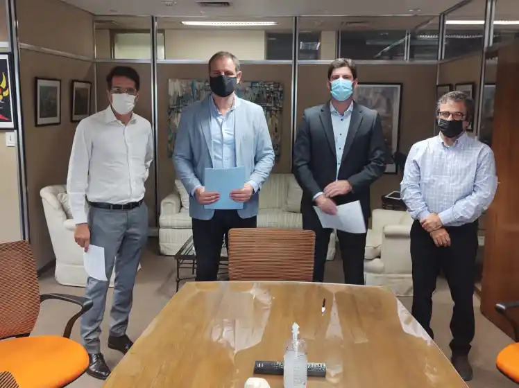 Madariaga firmó un convenio de colaboración con “Autopistas Urbanas”