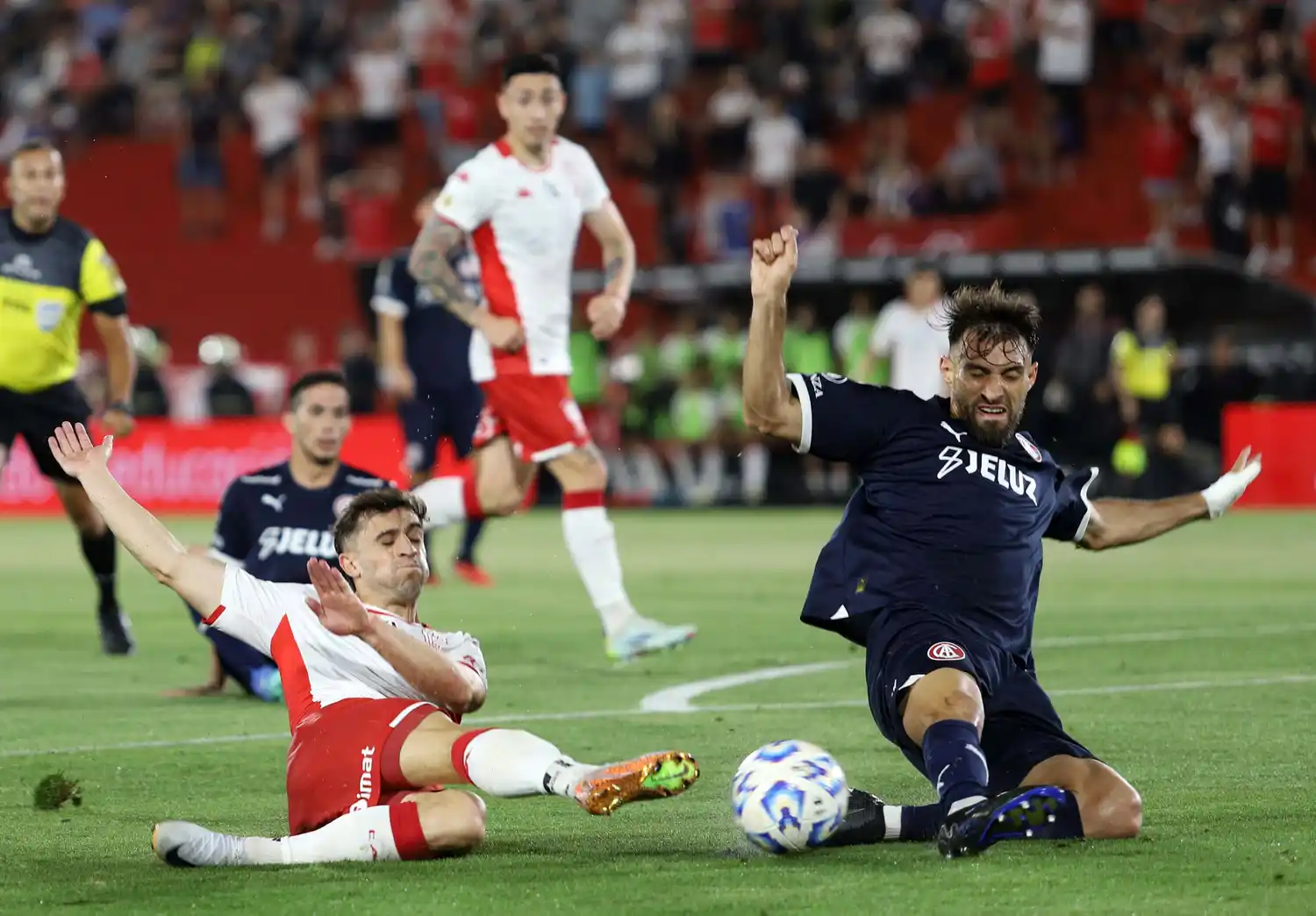 Huracán quiere pelear hasta el final con Vélez.
