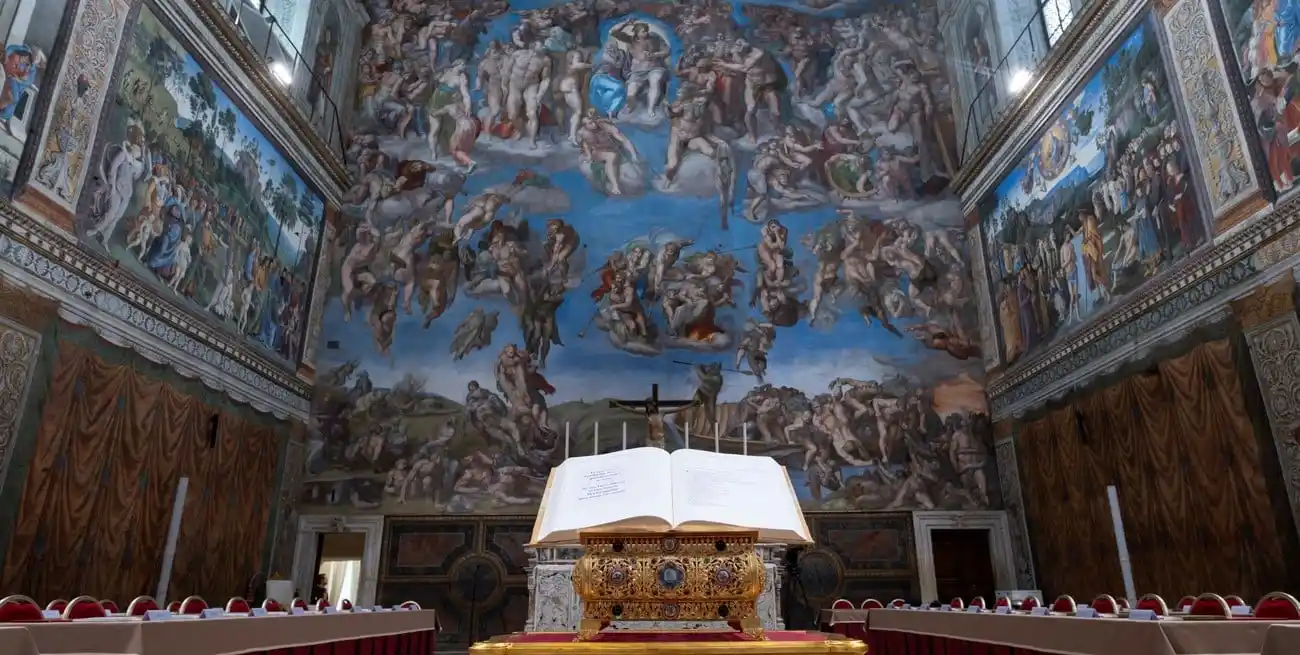 El fresco de gran magnitud muestra una visión apocalíptica con cerca de 400 figuras. Vaticano