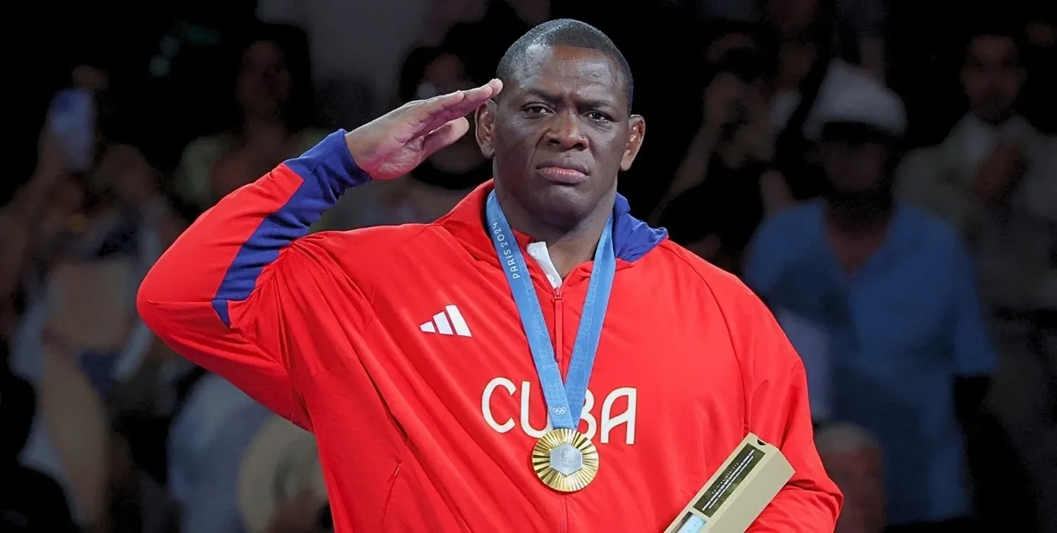 El cubano Mijaín López hizo historia en los Juegos Olímpicos tras conquistar su quinta medalla de oro en la misma prueba, convirtiéndose en el primer deportista en lograrlo en la historia de los Juegos Olímpicos. Foto: REUTERS / Kim Kyung-Hoon.