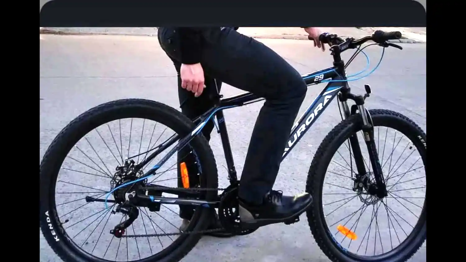 Una bicicleta similar se robaron de un pasillo en 3 de Febrero 465.