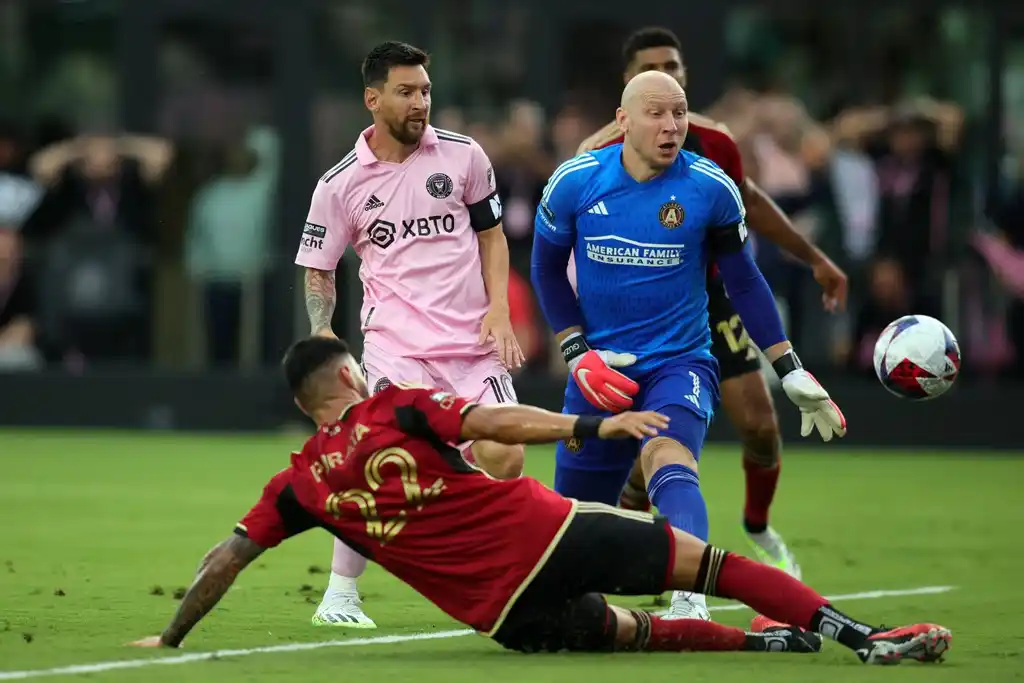 Un show de Messi para la victoria sobre Atlanta