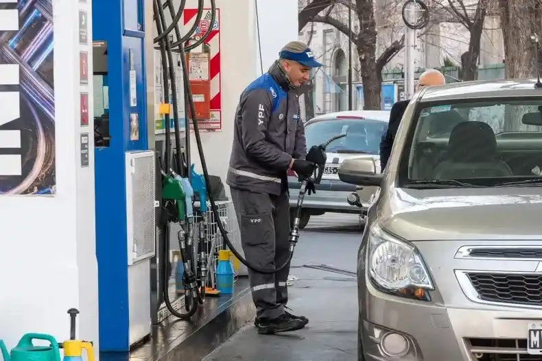 La venta de combustibles subió 0,41% interanual