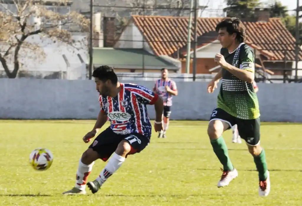 Ferro goleó y se mantuvo en el sitio de privilegio