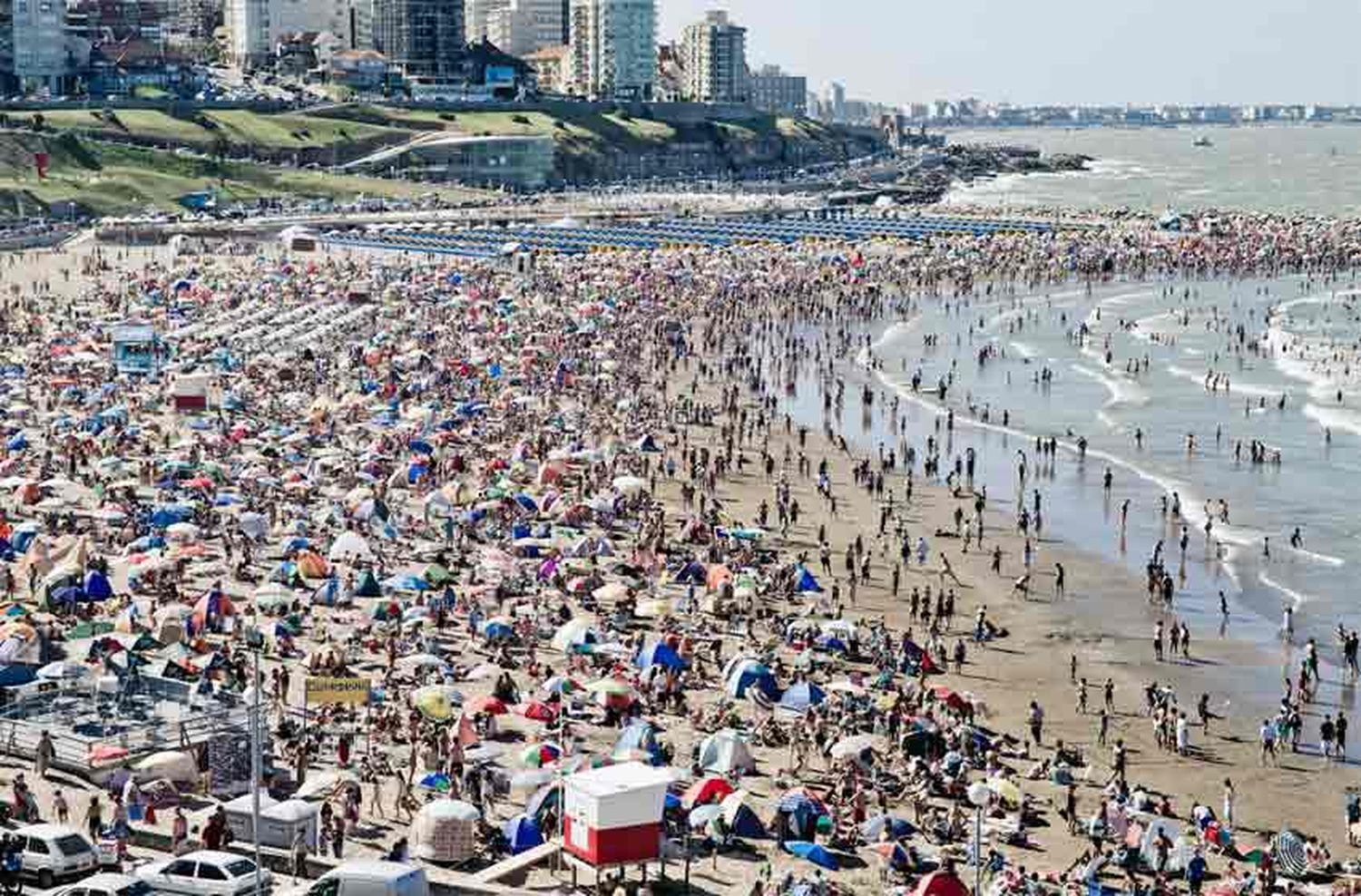 Récord de turistas por el feriado largo en los principales destinos del país