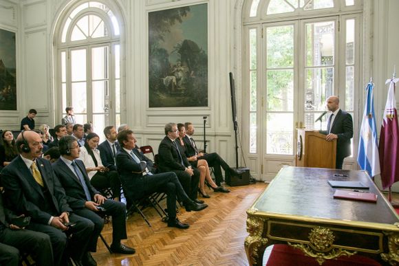 Cielos abiertos: Argentina firma acuerdo de libertades ampliadas con Qatar para potenciar la conectividad aérea