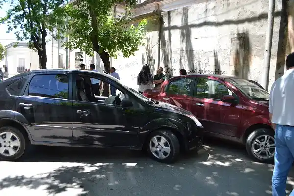Final de clases: a un día de egresar, le chocó el auto a una profesora