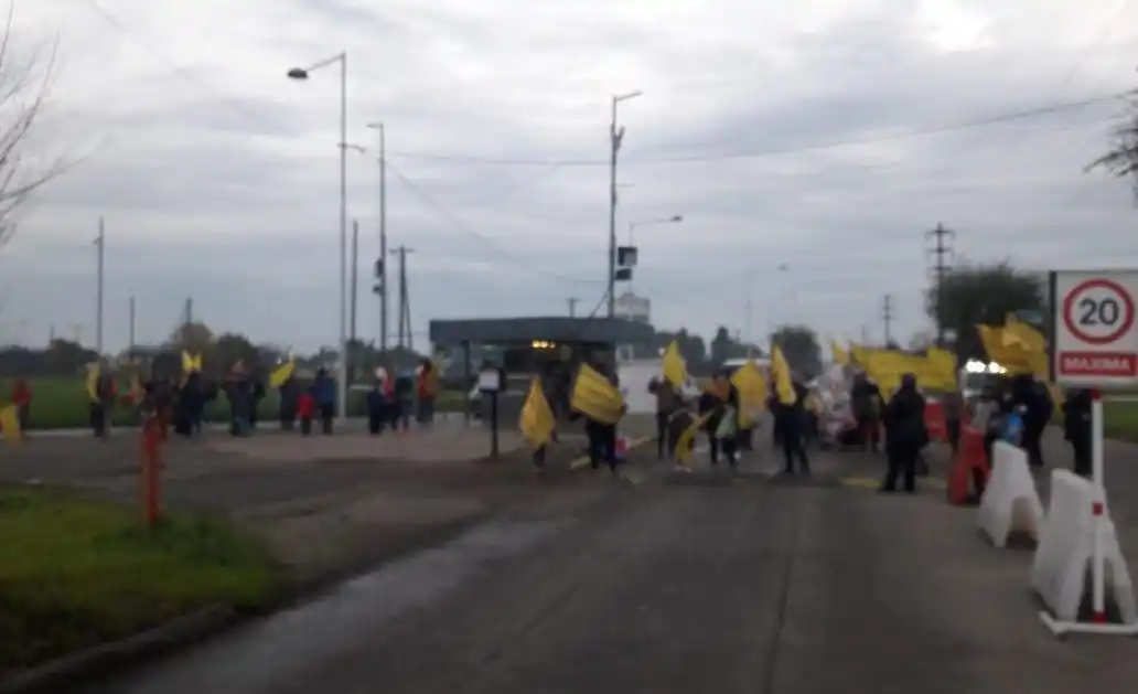 Mar del Plata: Corte de trabajadores en el Parque Industrial en reclamo de alimentos