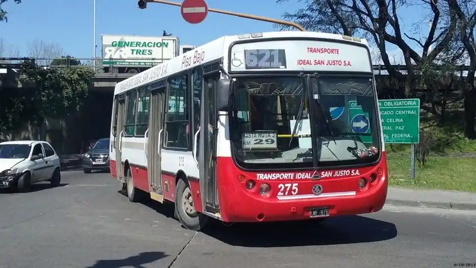 La manoseó en el colectivo, se masturbó y huyó por la ventanilla