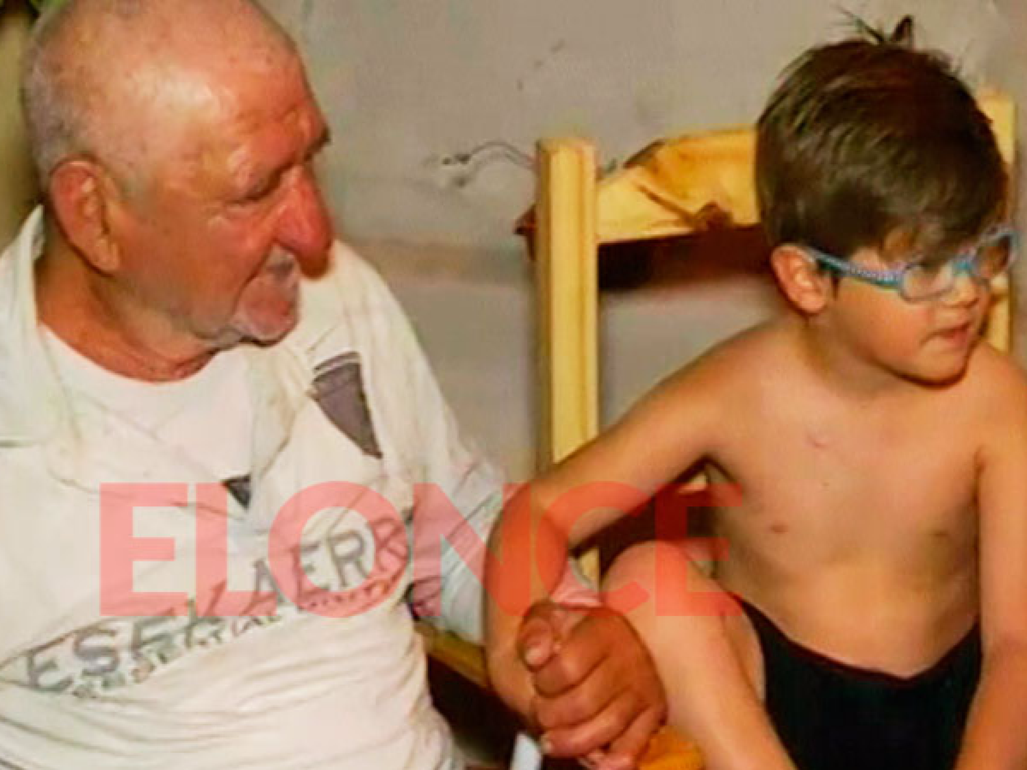 La historia de amor y solidaridad de Tiziano, un niño que “adoptó” un abuelo que vivía en situación de calle