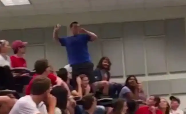 Le ganó una apuesta a su profesor y salvó a sus compañeros de un examen 