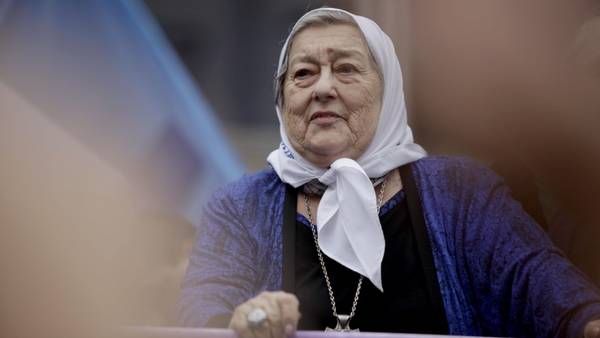 Hebe: "Scioli hizo mierda la provincia" y "Macri es la dictadura"