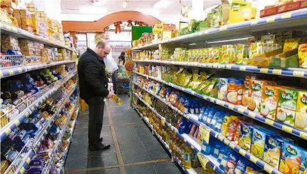 En junio, una familia tipo necesitó $11 mil para no ser pobre