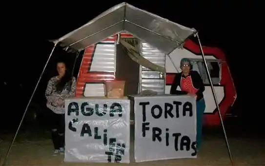 Tendrá fiesta la joven que vendió tortas fritas para sus 15 años 