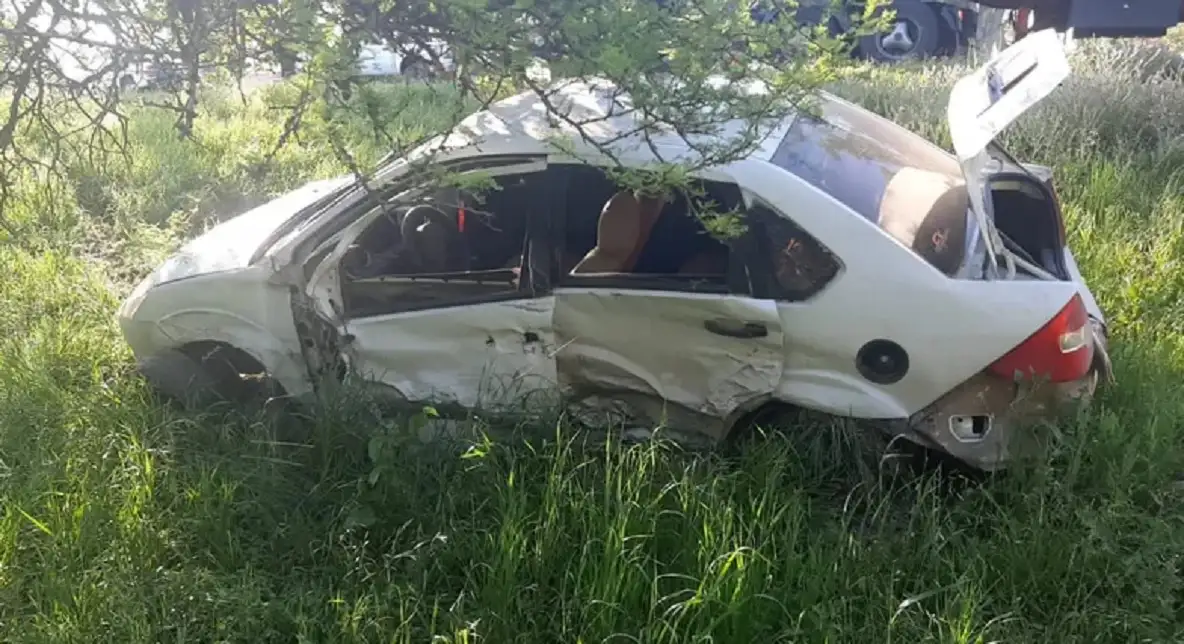 Viajaba alcoholizado, chocó contra otro auto y mandó a su conductor al hospital