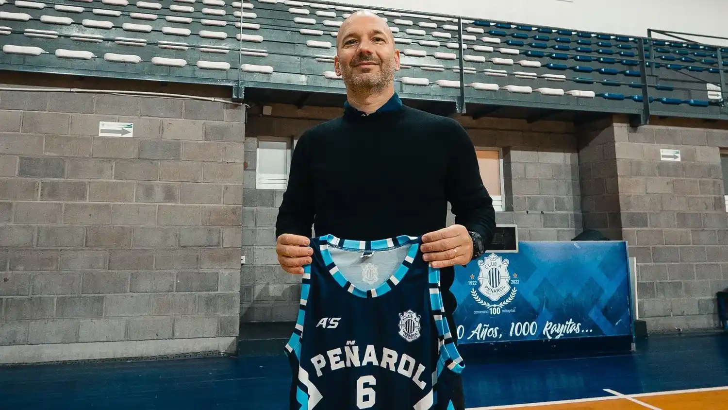 Peñarol anunció la salida de Leonardo Costa como entrenador de Liga Nacional