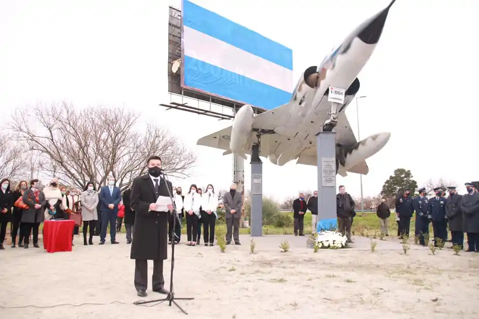 Se realizó el homenaje al Capitán Gustavo Argentino García Cuerva en la ciudad de Dolores