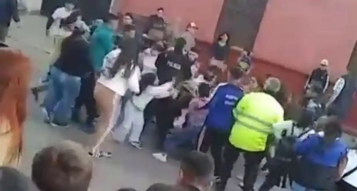 VIDEO | Tarde de juegos... y de golpes: una pelea entre mujeres opacó una celebración infantil en San José del Rincón