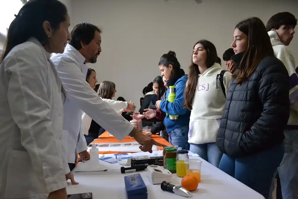 Más de 1200 estudiantes secundarios participaron en Gualeguaychú de la feria de las carreras en la Facultad de Bromatología
