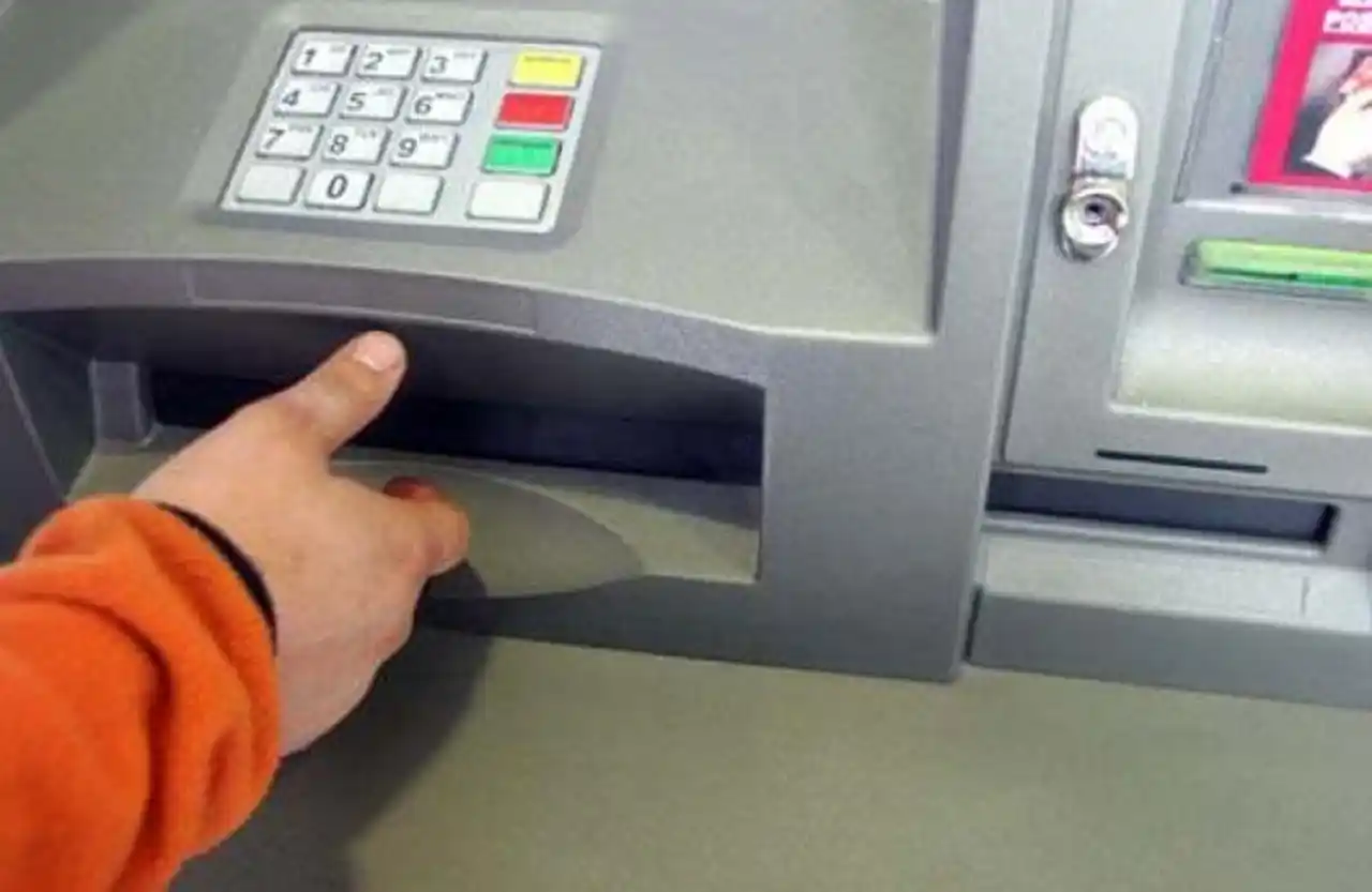 Advierten por estafas en cajeros automáticos
