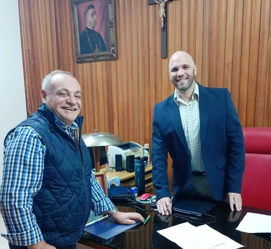 Prof. Carlos Gatto, Subsecretario de Educación y Cultura, y el Lic. Andrés Moulins, Rector del Instituto