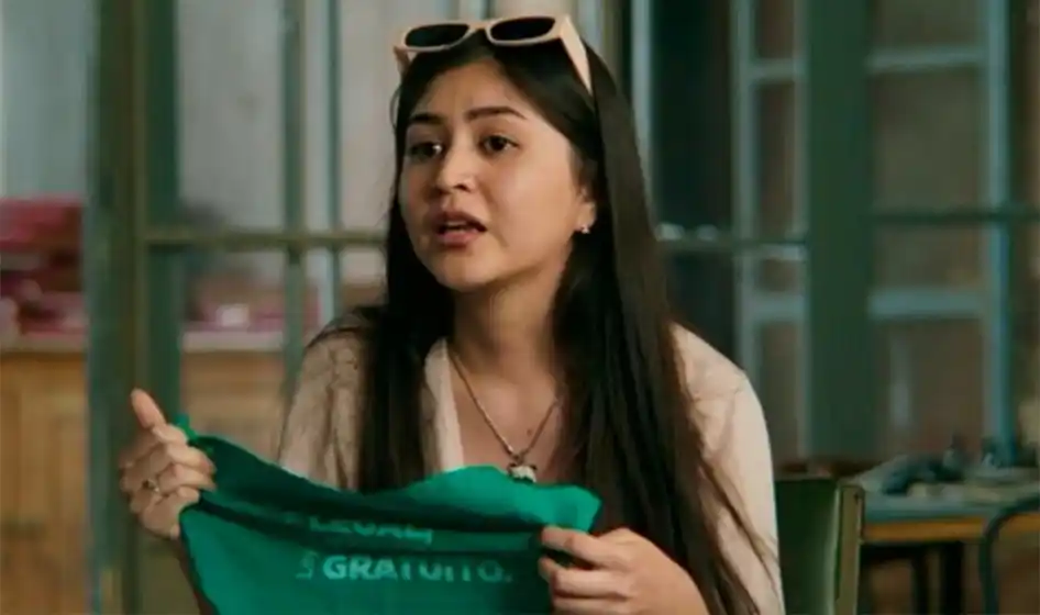 Milagros, la argentina que le dio un pañuelo verde al Papa