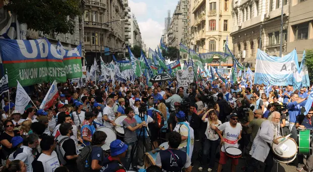 Tras rechazar oferta salarial, parará un sector de los docentes universitarios