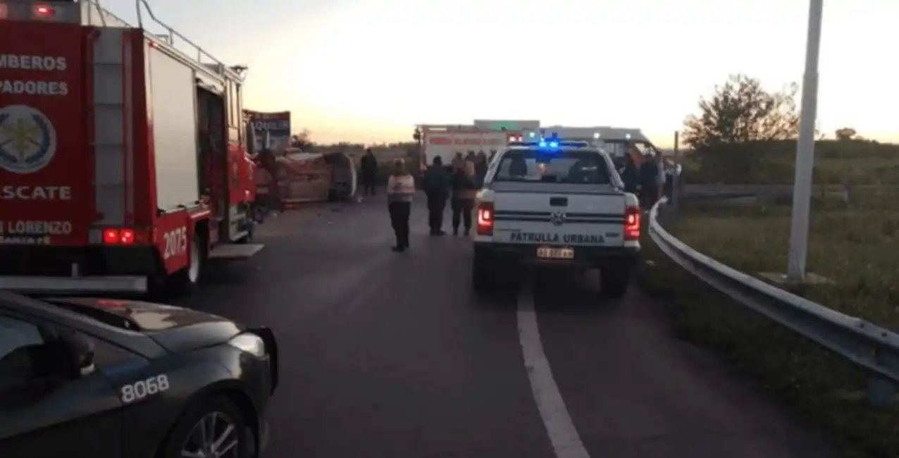 Accidente fatal en Timbúes: volcó un auto y tres jóvenes fallecieron