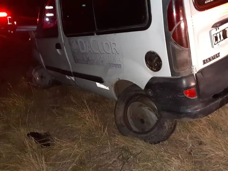 Siniestro vial en Ruta 12: vehículo choca contra el guardarrail